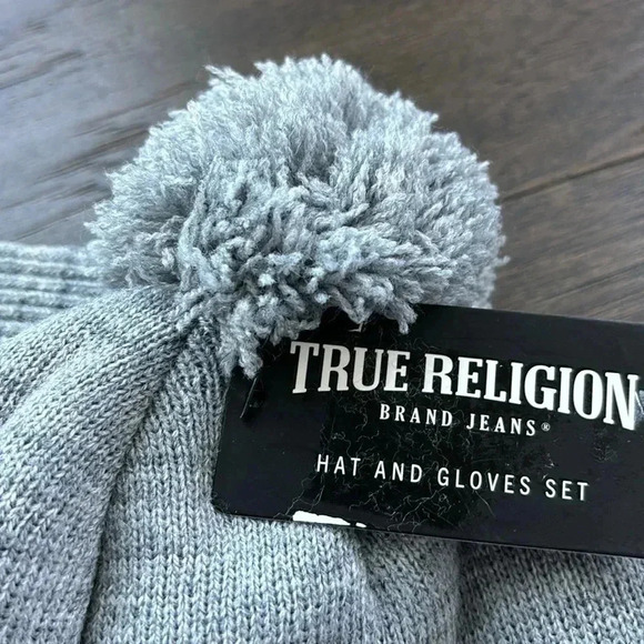 True Religion Knit cuffed pom-pom beanie & gloves set, embroidered & patch logos - Picture 2 of 8